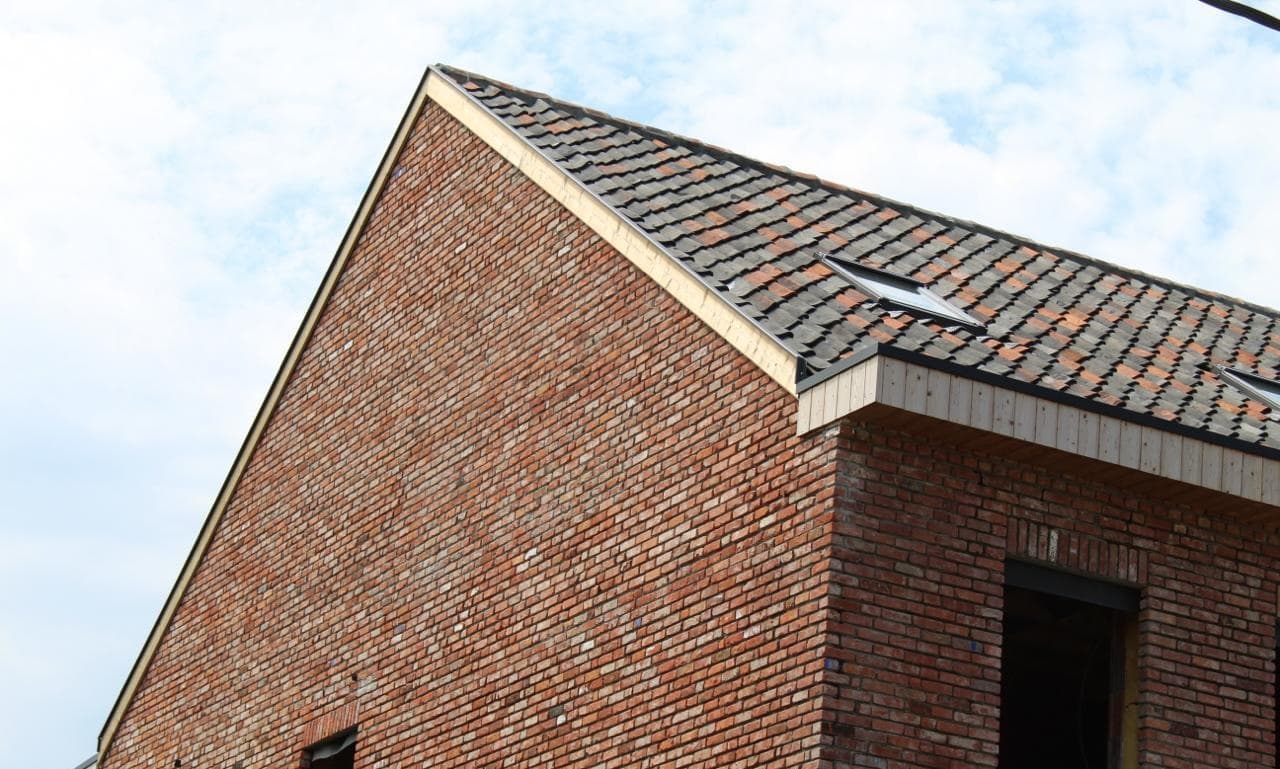 Nieuwbouwwoning met dakwerk en timmerwerk door Dakvlak